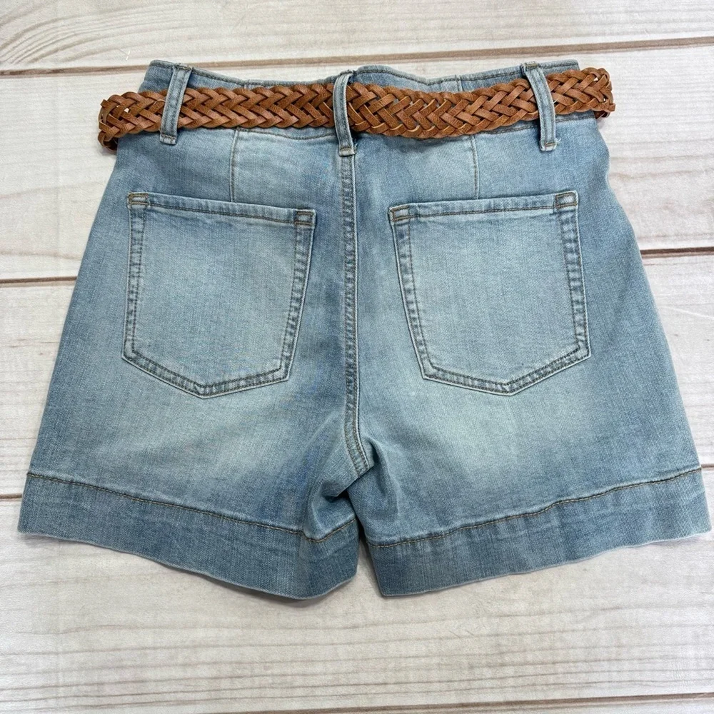 M Jeans Light Wash Denim Jean Shorts Patch Pockets Faux Leather Braided Belt